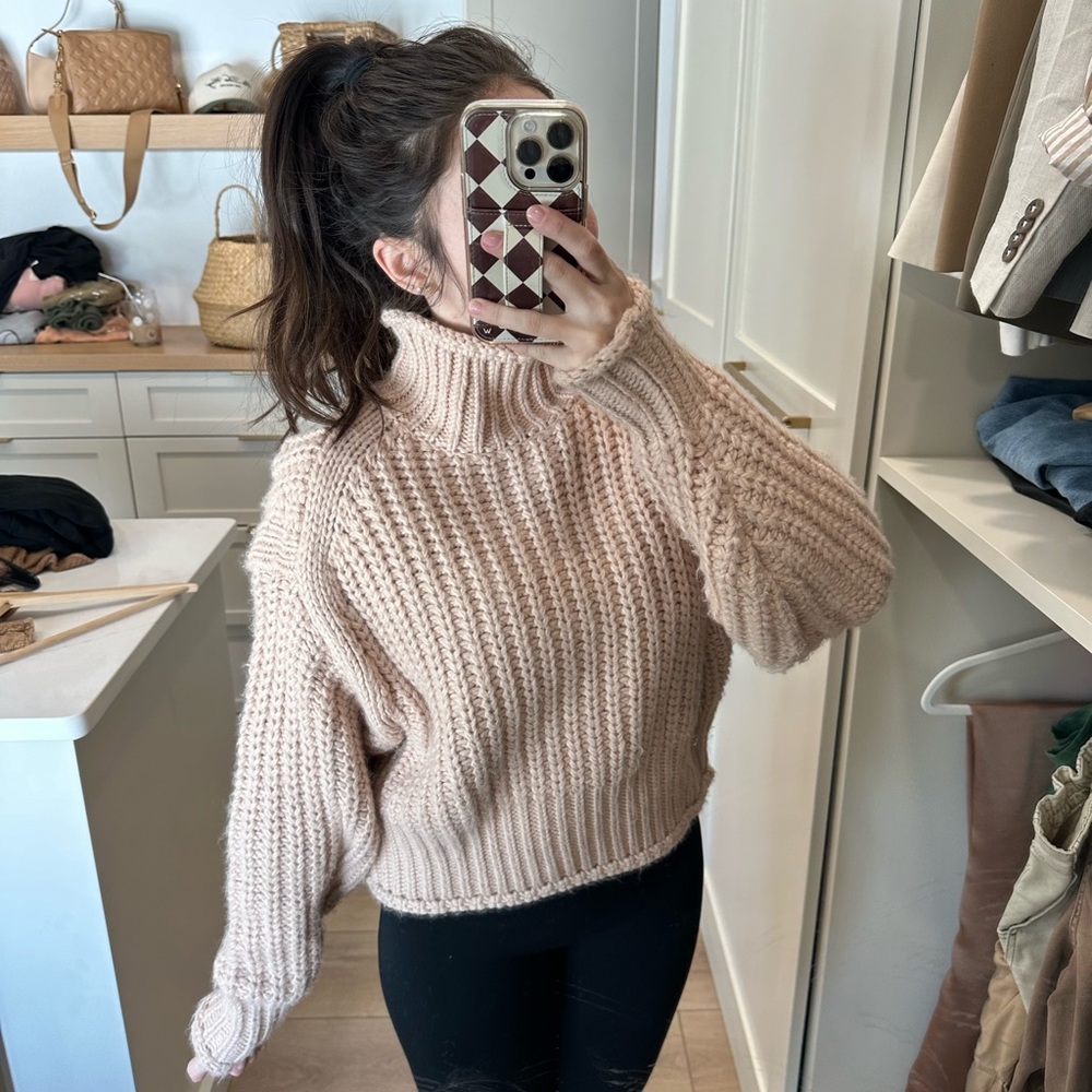 H&M Light Pink Turtleneck Sweater
